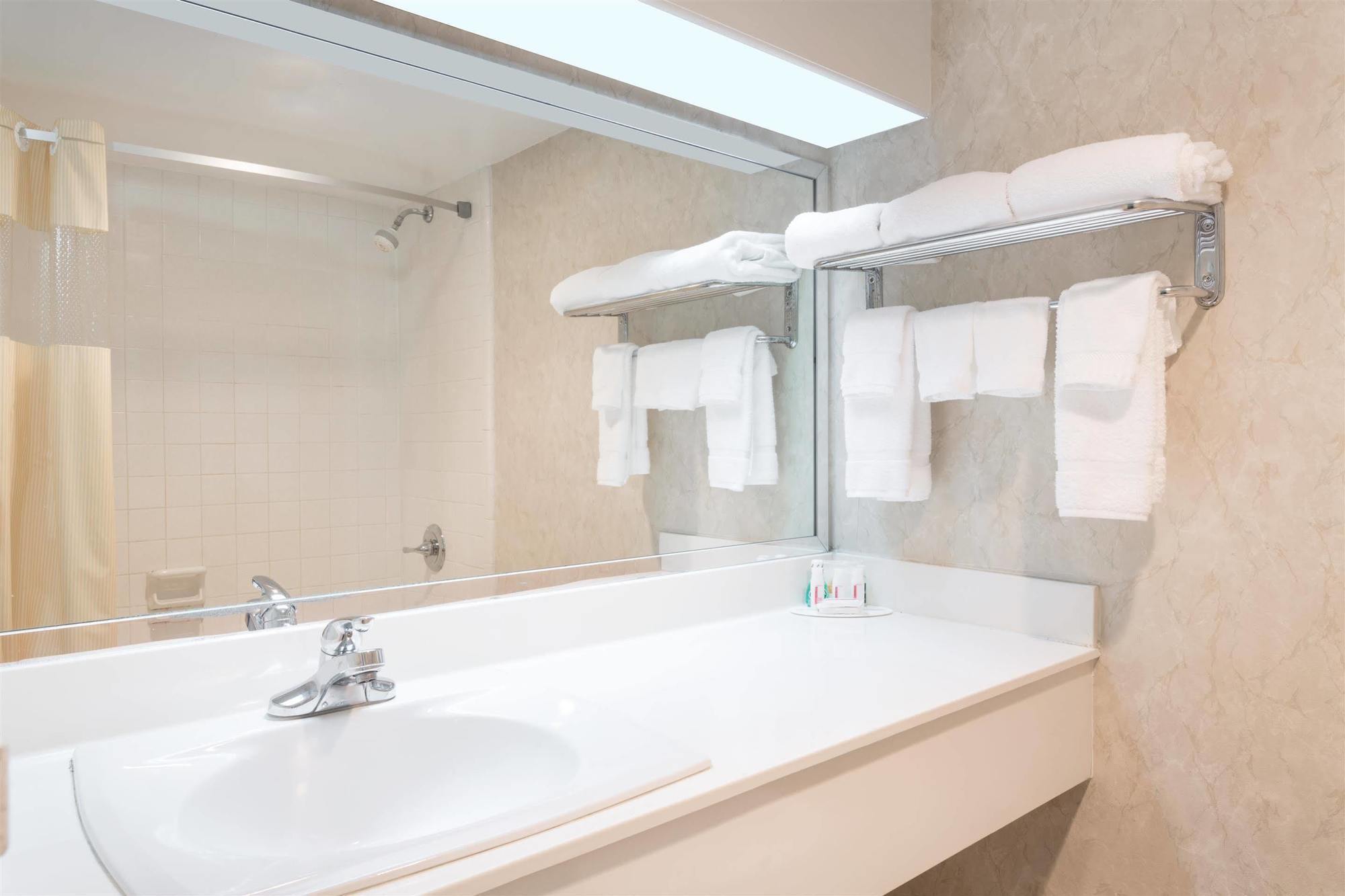 Days Inn By Wyndham Athens Phòng bức ảnh