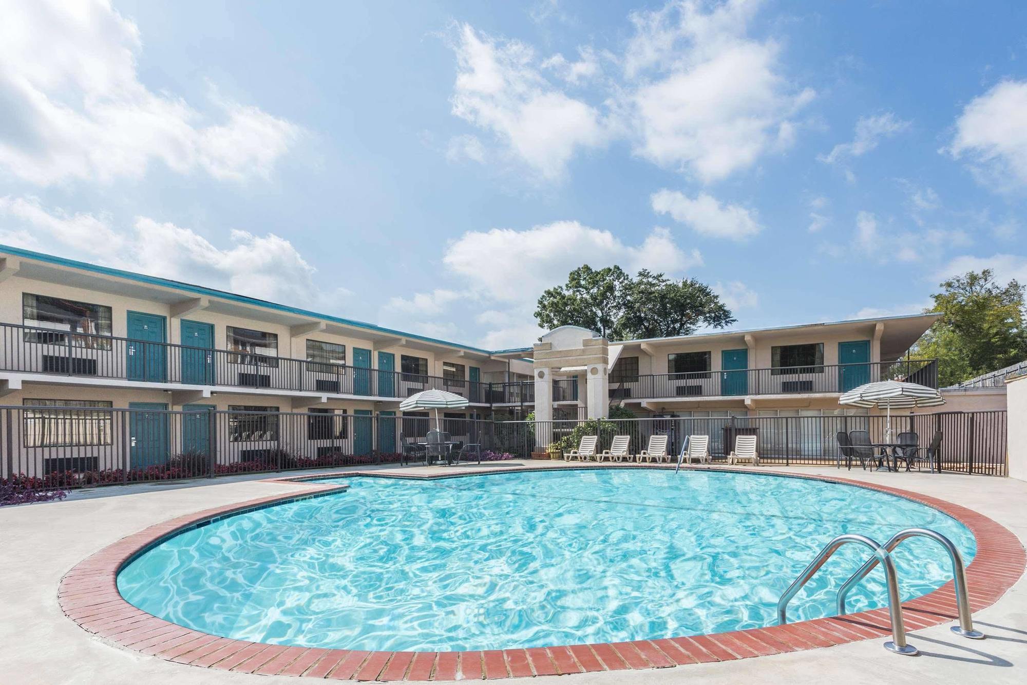 Days Inn By Wyndham Athens Ngoại thất bức ảnh